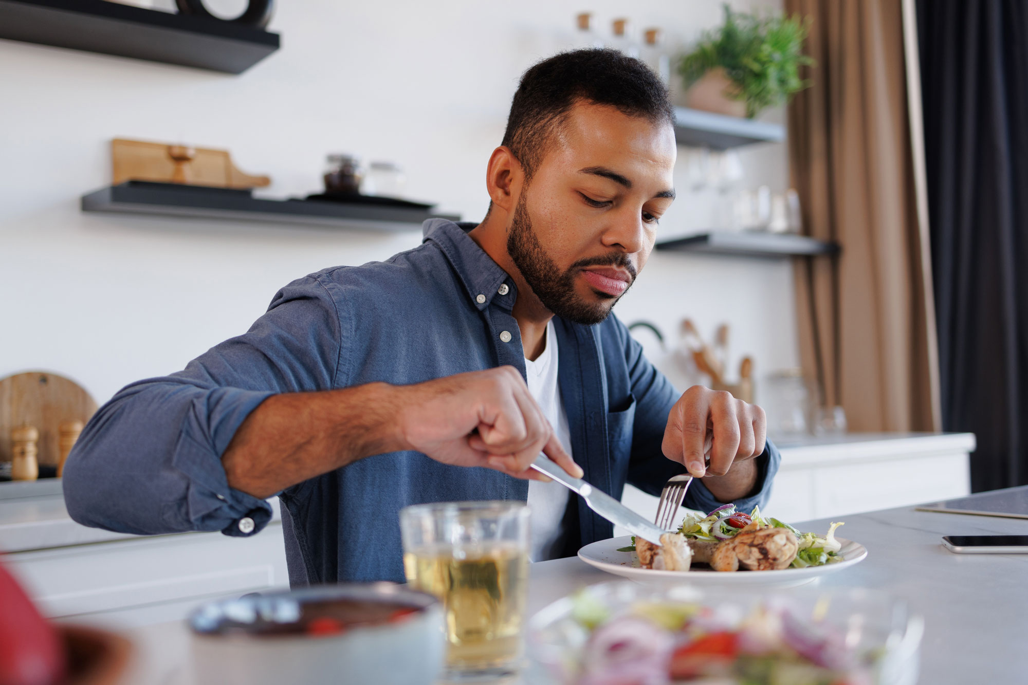 Man eating a healthy meal