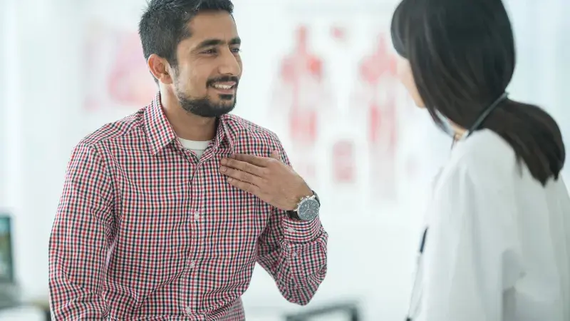 Man explaining his issue to a female doctor