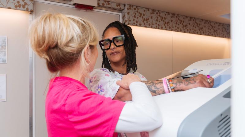 Woman gets mammogram