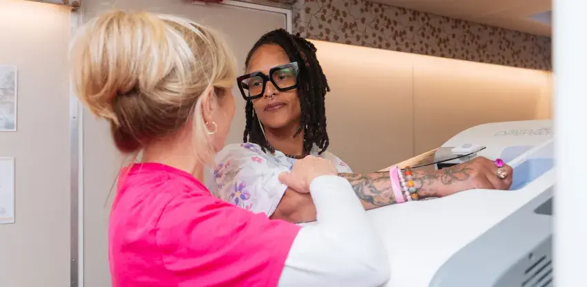 Woman gets mammogram