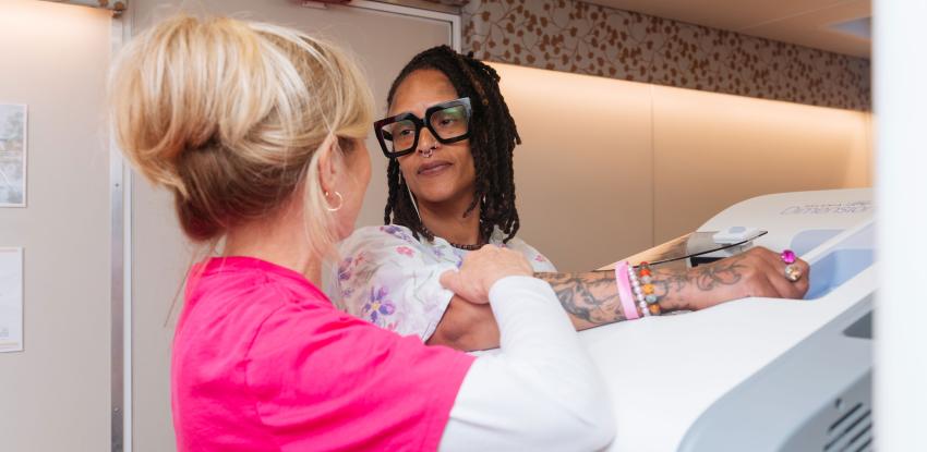 Woman gets mammogram